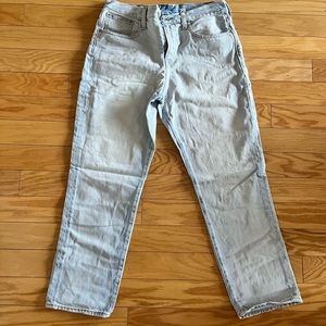 JCREW Boyfriend Slouchy Denim; Light wash. Size 28; High Waisted